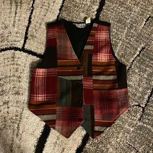 Plaid vest of many colors! Size medium.